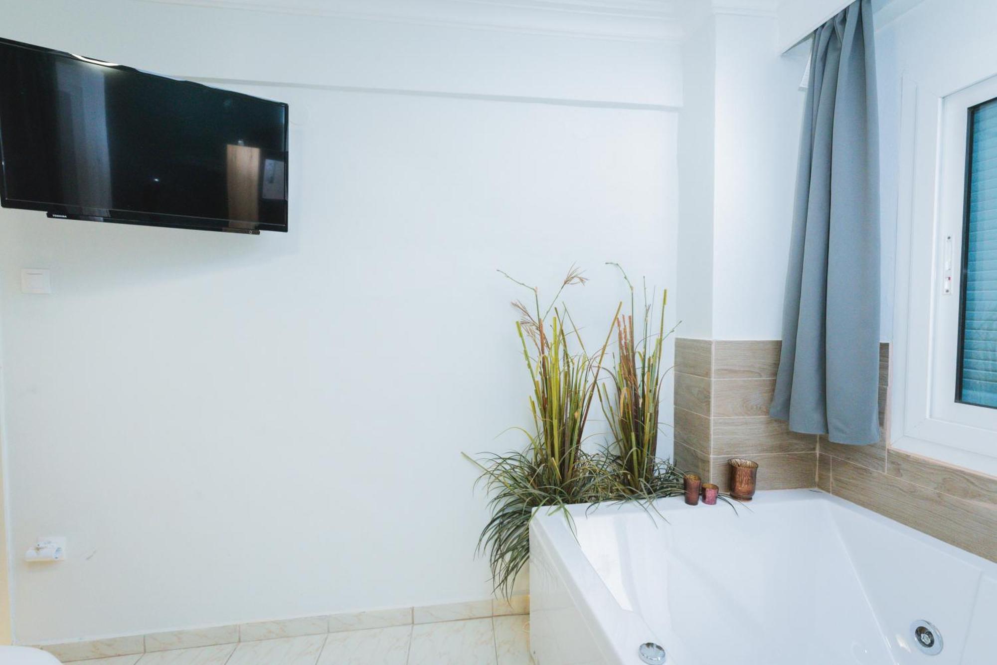 סלוניקי Stylish Apt W Jacuzzi, 5 Min To White Tower מראה חיצוני תמונה